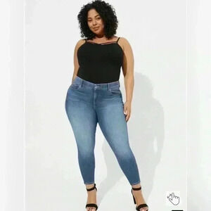 Torrid size 24S bombshell skinny fit denim blue jeans. Comfort waistband. EUC.
